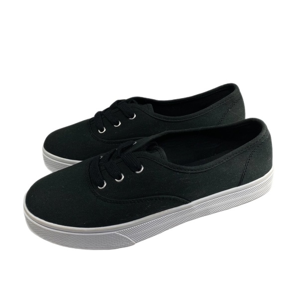Children’s Place Kids Black Canvas Low Top Sneakers - Picture 1 of 8